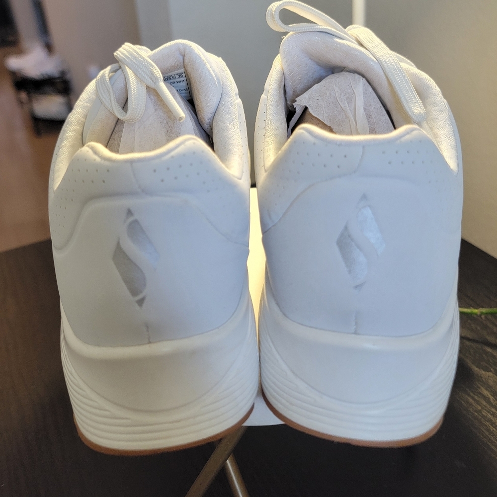 Like New Women's Skechers Street Uno Stand On Air White Sneakers - 9.5 Wide - Picture 7 of 14